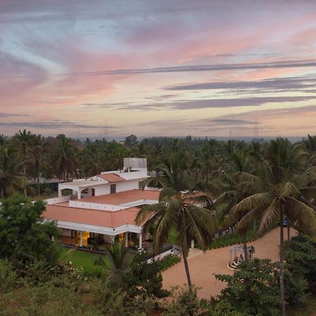 Stayvista At Silver Oak Farm - Breakfast Included Bangalore Bagian luar foto