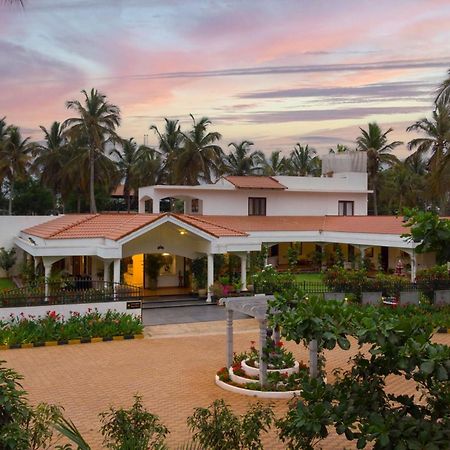 Stayvista At Silver Oak Farm - Breakfast Included Bangalore Bagian luar foto