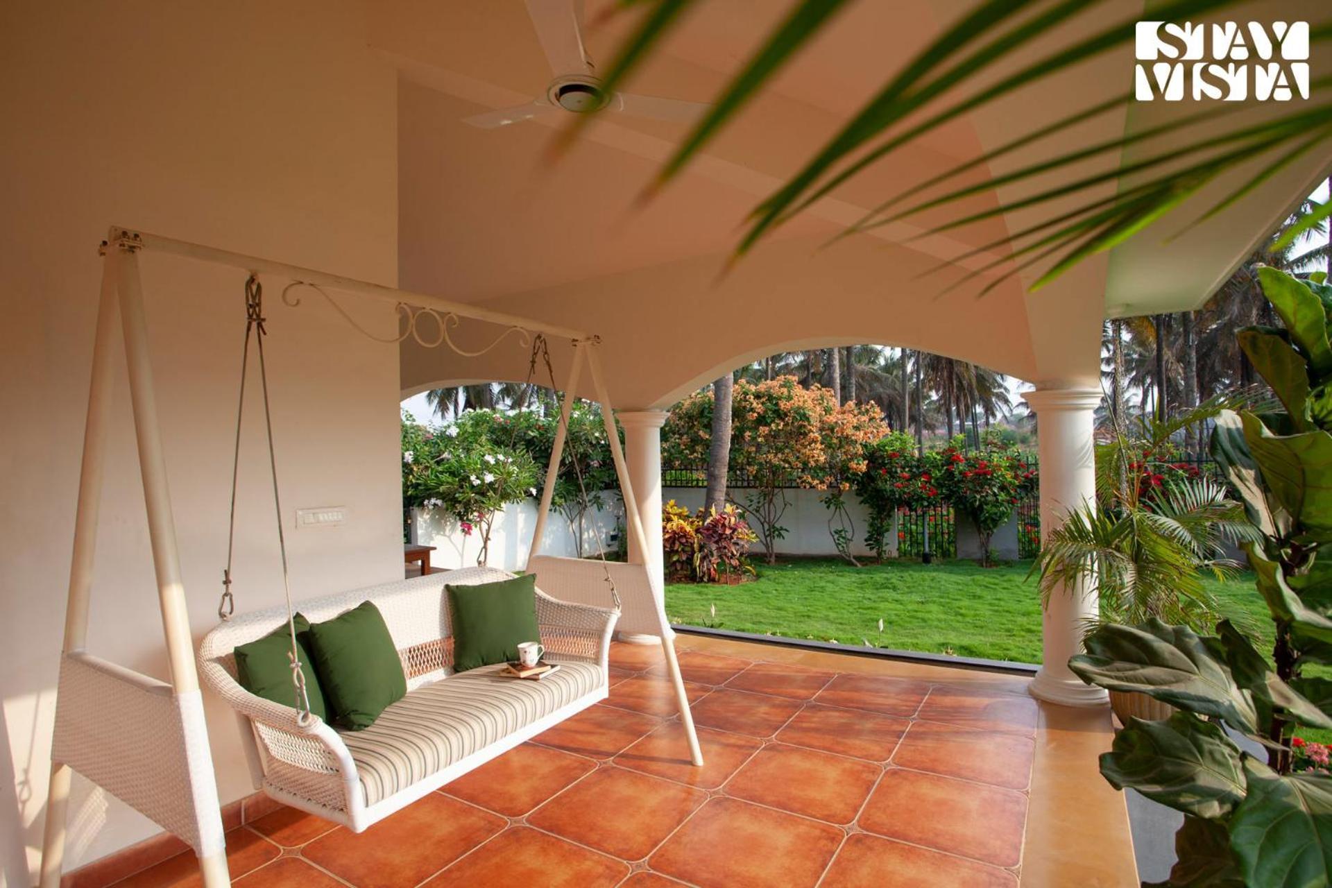Stayvista At Silver Oak Farm - Breakfast Included Bangalore Bagian luar foto
