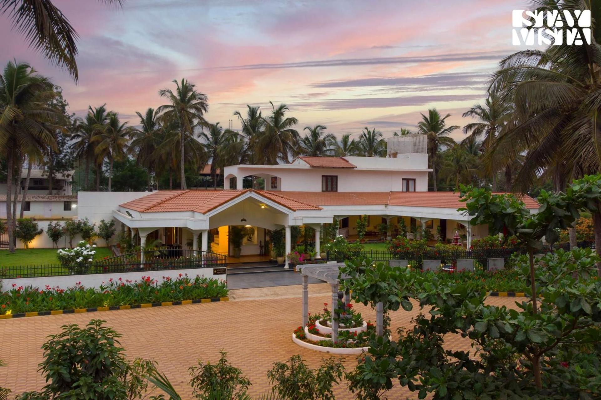 Stayvista At Silver Oak Farm - Breakfast Included Bangalore Bagian luar foto