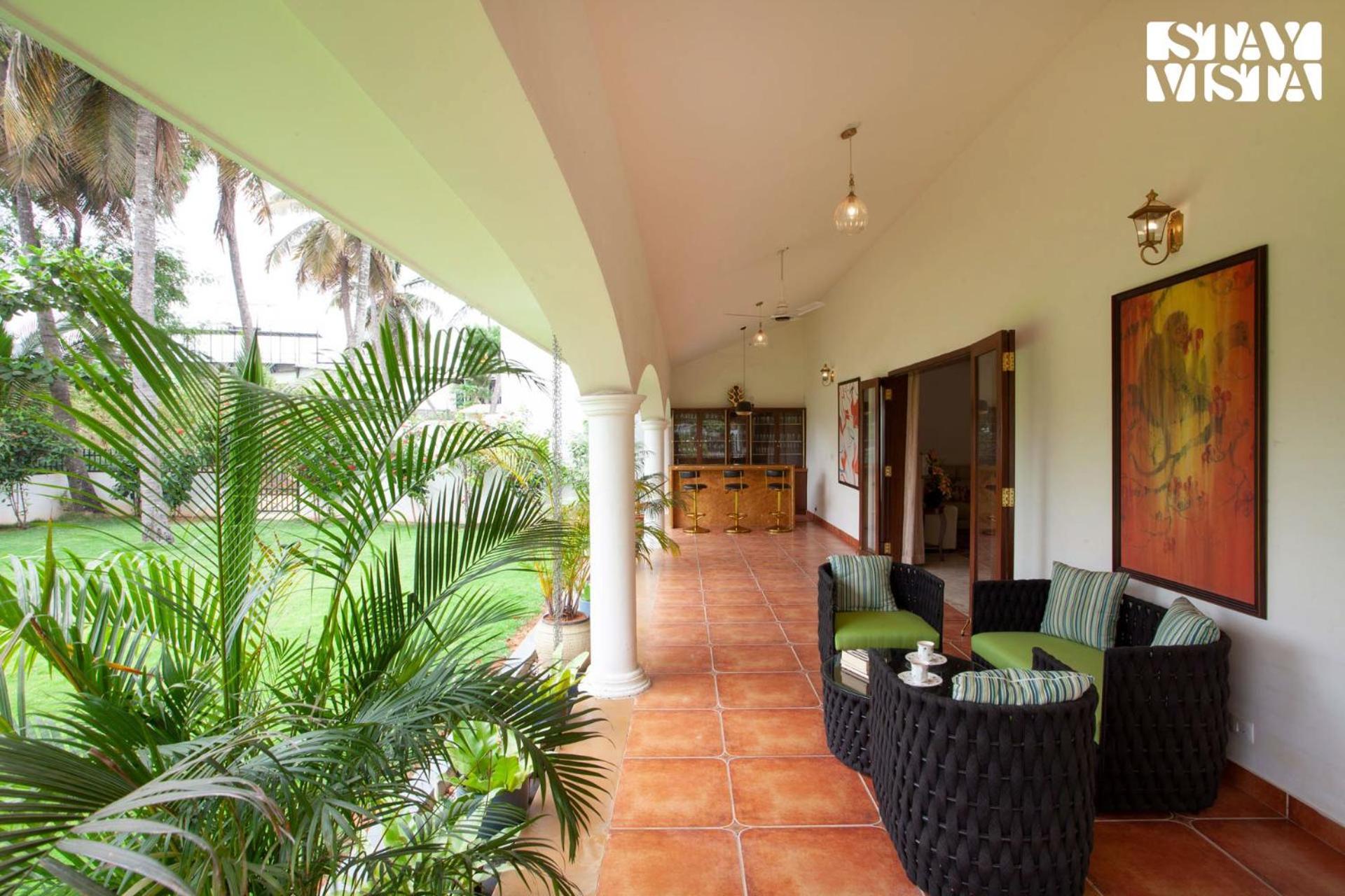Stayvista At Silver Oak Farm - Breakfast Included Bangalore Bagian luar foto