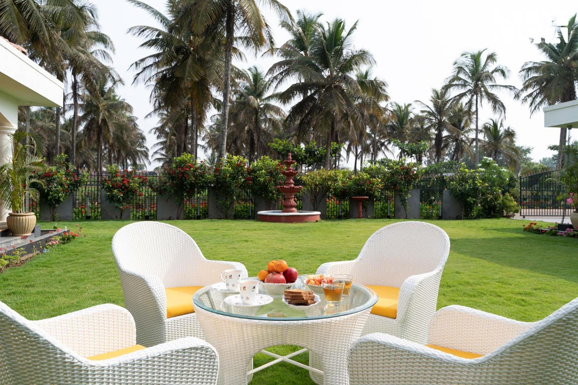 Stayvista At Silver Oak Farm - Breakfast Included Bangalore Bagian luar foto
